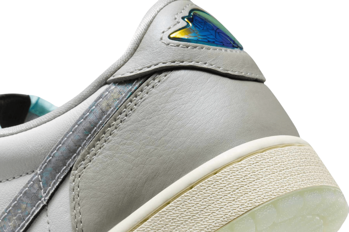 Tênis Air Jordan 1 Low "Lunar New Year" Photon Dust Cinza