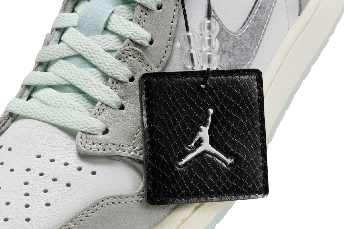 Tênis Air Jordan 1 Low "Lunar New Year" Photon Dust Cinza