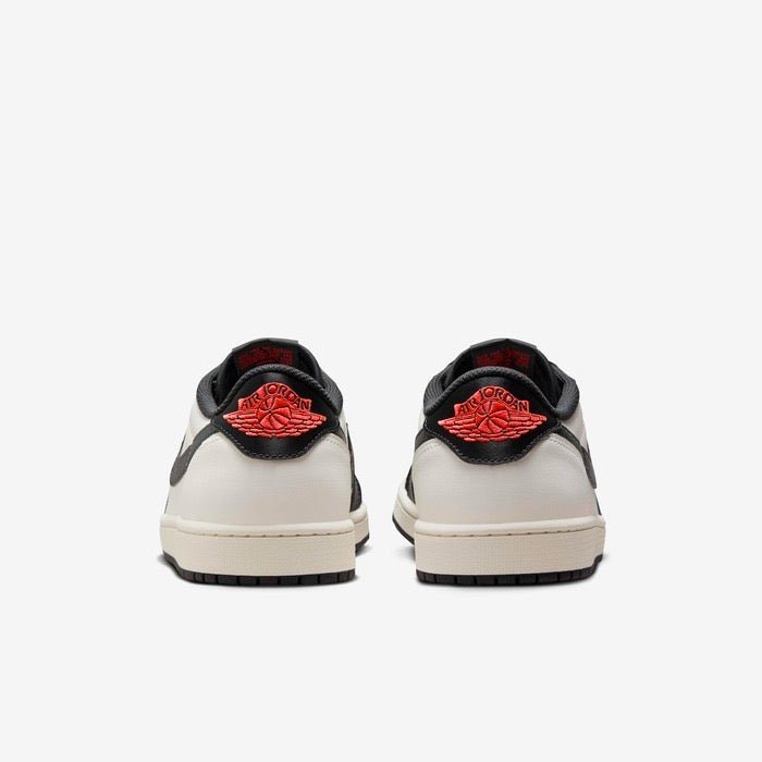 Tênis Air Jordan 1 Low x Paris Saint Germain Sail and Off Noir Preto