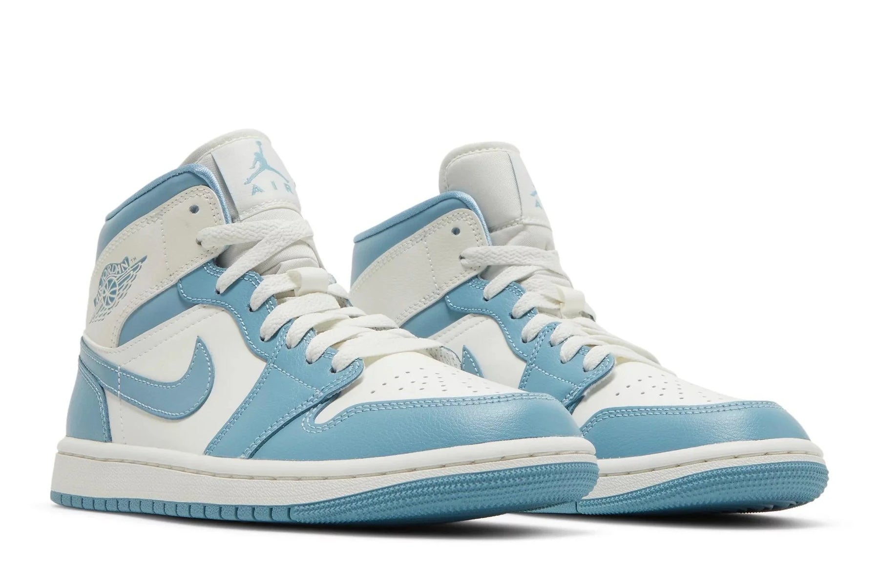 Tênis Air Jordan 1 Mid University Blue (UNC) Azul