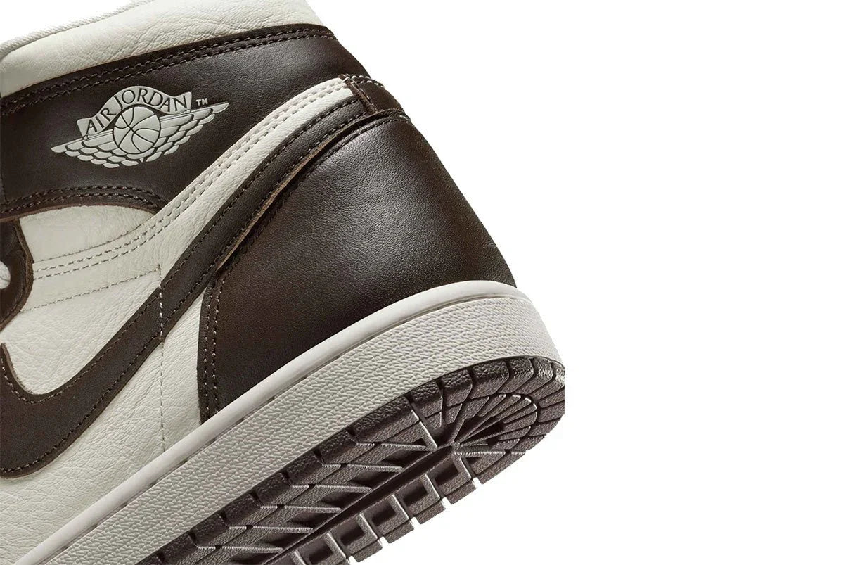 Tênis Nike Air Jordan 1 Retro High OG Light Madder Root Marrom