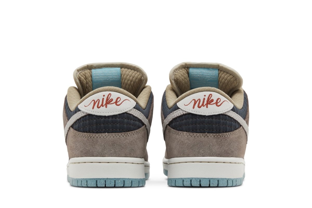 Tênis Nike SB Dunk Low Big Money Savings Marrom