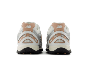 New Balance 204L Silver Metallic Flat Taupe Prateado