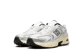 Tênis New Balance 530 Silver Cream Prateado