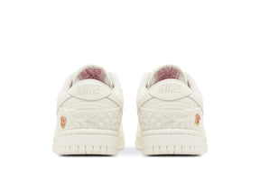 Tênis Nike Dunk Low Give Her Flowers Branco