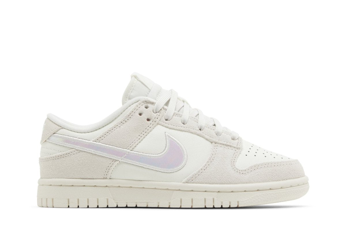 Tênis Nike Dunk Low Iridescent Swoosh Bege
