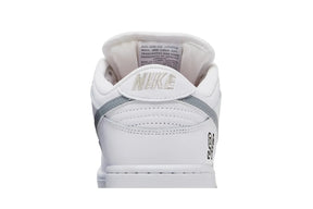Tênis Nike SB Dunk Low Supreme 94 White Metallic Silver Branco