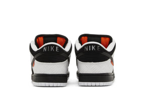 Tênis TIGHTBOOTH x Nike SB Dunk Low Pro Black White Preto
